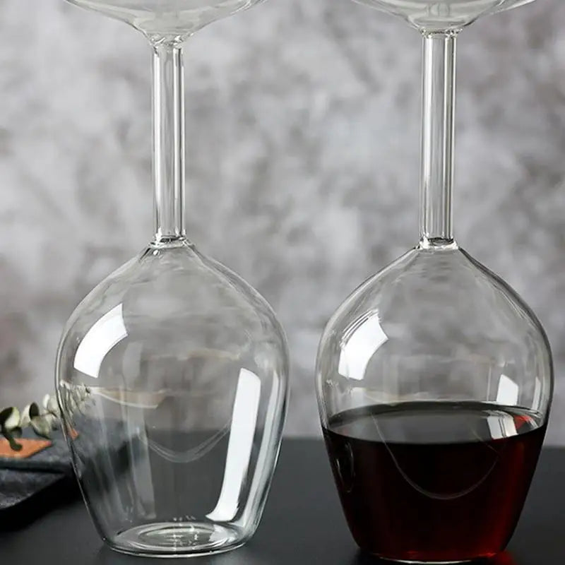 Taça de vinho invertida
