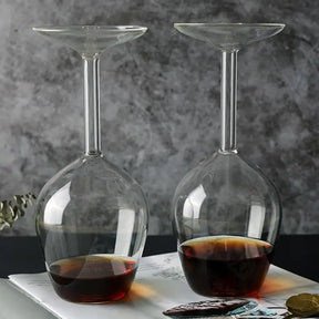 Taça de vinho invertida
