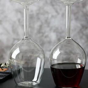 Taça de vinho invertida